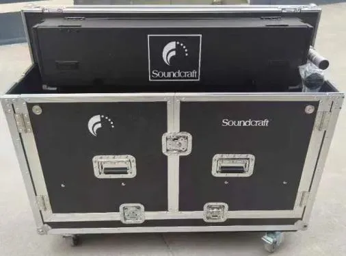Soundcraft SI Performer 2 Hydraulic Flight case